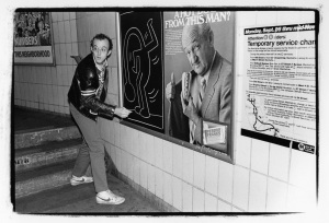 Keith Harring dans le métro new-yorkais en 1981.